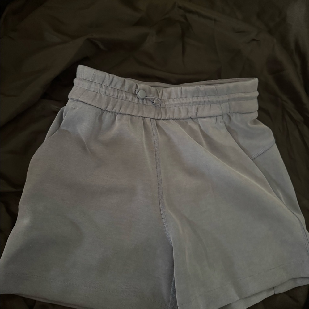 Lululemon size 2 Women's Blue-Gray Shorts